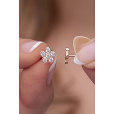 Nereze 925 Ayar Gümüş Beyaz Zirkon Taşlı Minik Kır Çiçeği Küpe