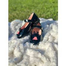 Gala Stil Kız Çocuk Tavşanlı Babet Siyah Renkli Parlak Malzemeden 21 Numaralı Ayakkabı