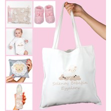 Ejoya Bebeklere Özel Çantasında Kişiye Özel Battaniye Zıbın Biberon Yastık ve Patik Bebek Hediye Seti 109959