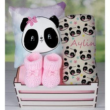 Ejoya Ahşap Sandıkta Kişiye Özel Yastık Battaniye ve Patik Bebek Hediye Seti 109595