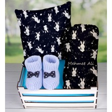 Ejoya Ahşap Sandıkta Kişiye Özel Yastık Battaniye ve Patik Bebek Hediye Seti 109603