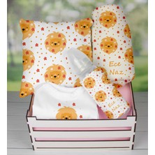 Ejoya Ahşap Sandıkta Kişiye Özel Zıbın Biberon Yastık ve Battaniye Bebek Hediye Seti 109708