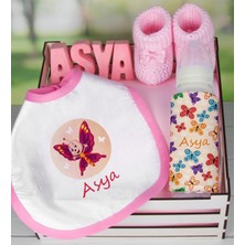 Ejoya Ahşap Sandıkta Kişiye Özel Önlük Biberon Taş Isimlik ve Patik Bebek Hediye Seti 109535