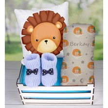 Ejoya Ahşap Sandıkta Kişiye Özel Yastık Battaniye ve Patik Bebek Hediye Seti 109611