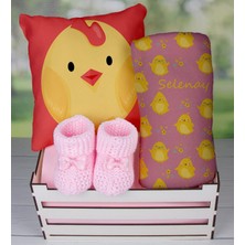 Ejoya Ahşap Sandıkta Kişiye Özel Yastık Battaniye ve Patik Bebek Hediye Seti 109597