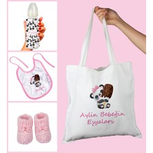 Ejoya Bebeklere Özel Çantasında Kişiye Özel Biberon Önlük ve Patik Bebek Hediye Seti 109811