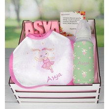 Ejoya Ahşap Sandıkta Kişiye Özel Önlük Biberon ve Taş Isimlik Bebek Hediye Seti 109556