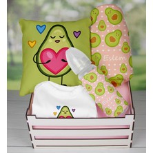 Ejoya Ahşap Sandıkta Kişiye Özel Zıbın Biberon Yastık ve Battaniye Bebek Hediye Seti 109685