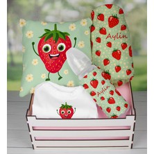 Ejoya Ahşap Sandıkta Kişiye Özel Zıbın Biberon Yastık ve Battaniye Bebek Hediye Seti 109705