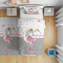 Adenka Home Isme Özel, Ayda Oturan Kız Desen Tek Kişilik Nevresim Seti