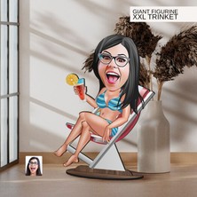 Bk Gift Kişiye Özel Tatilci Kadın Karikatürlü Büyük Boy Ahşap Biblo-2 Arkadaşa Hediye , Sevgiliye Hediye, Kişiye Özel Biblolar