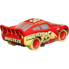 Disney Cars HPG76 Cars Karanlıkta Parlayan Yarışçılar Tekli Karakter Araçlar Lıghtnıng Mcqueen HPG77 - HPG76