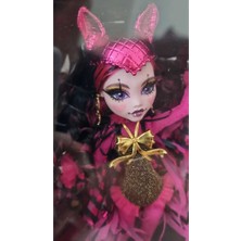 Nazik Endam High Freak Du Chic Draculaura Figure