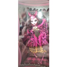 Nazik Endam High Freak Du Chic Draculaura Figure