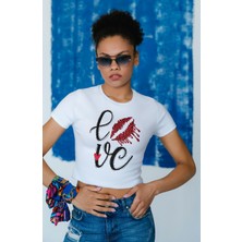 Fuddy Moda Love Yazılı Beyaz Crop Top,  Kadın Kalp Baskılı Crop Bluz