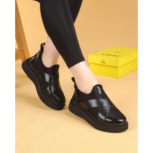 Layki Siyah Renkli Krok Deri Lastikli Kadın Yürüyüş Ayakkabısı Poliüretan Tabanlı Rahat Tasarım