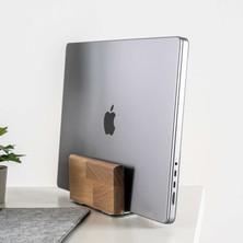 Woodsuppco Dikey Laptop Tutucu, Notebook Standı, Ahşap Laptop Tutucu, Macbook Standı - Ceviz