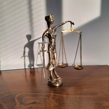 Pirinç İnsan Figürlü Adalet Terazi
