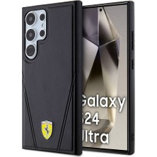 Ferrari Galaxy S24 Ultra Kılıf Ferrari Lisanslı Magsafe Özellikli Sıcak Baskı V Çizgili Deri Kapak Siyah