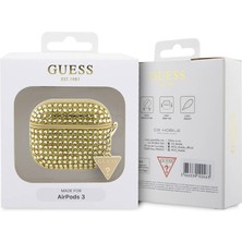 Guess Airpod 3. Nesil Uyumlu Kılıf Guess Lisanslı Parıltılı Taş Kaplamalı Üçgen Logo Süs Zincirli Gold