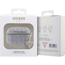 Guess Airpod Pro 2 Uyumlu Kılıf Guess Lisanslı Parıltılı Taş Kaplamalı Üçgen Logo Süs Zincirli Gümüş