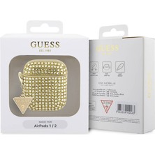 Guess Airpod Uyumlu Kılıf Guess Orjinal Lisanslı Parıltılı Taş Kaplamalı Üçgen Logo Süs Zincirli Gold