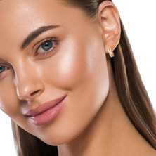 Altınöz Mücevherat Çift Sıra Tek Yüzeyi Tırtıklı Ortası Baget Taş Detaylı Şık Altın Küpe