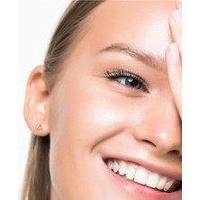 Altınöz Mücevherat Zirkon Taşlı Üçgen Beyaz Küpe