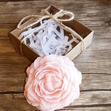 Huzur Soap Huzur Sabun, Kadife Çiçek Desenli Hediyelik ve Doğal El Yapımı Kokulu Sabun (Beyaz ve Pembe)