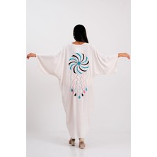 Keyifli Moda Kadın Beyaz V Yaka Sırtı ve Cepleri Nakışlı Püsküllü Oversize Uzun Elbise