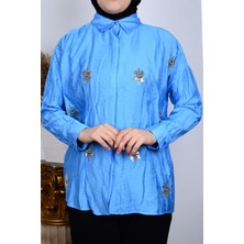 Hellie 2156 Açık Mavi Kadın Normal Kesim Önü Düğmeli Göz Aksesuar Işlemeli Detaylı Normal Yaka Gömlek