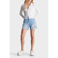 Calvin Klein Yırtık Detaylı Yüksek Bel Mom Denim Short J20J2228031AA Bayan Short J20J222803 1AA