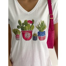 Laderra Pul Payet Kadın V Yaka T-Shirt Kaktüs Desen Beyaz Trend