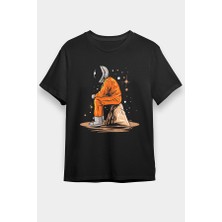 Darkhane Marsta Bekleyen Astronot Siyah Unisex Tişört T-Shirt