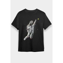 Darkhane Tenis Oynayan Astronot Siyah Unisex Tişört T-Shirt