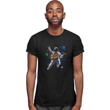 Darkhane Gitar Çalan Astronot Siyah Unisex Tişört T-Shirt
