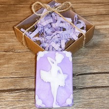 Huzur Soap Huzur Sabun, Balerin Kız Desenli Hediyelik ve Doğal El Yapımı Kokulu Sabun (Beyaz ve Menekşe)