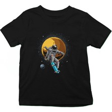 Darkhane Kaykay Yapan Astronot Siyah Unisex Çocuk Tişört T-Shirt