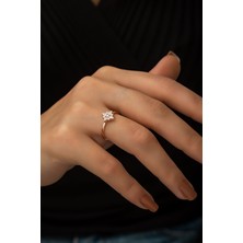 Sunshine 925 Ayar Rose Kaplamalı Beyaz Taşlı Çiçek Gümüş Yüzük