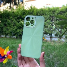 Bumudur Aksesuar iPhone 13 Pro Yeşil Prizma Desenli Cam Görünümlü Kılıf