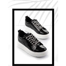 Bambi Siyah Kırışık Rugan   Kadın Sneaker K01345116008