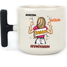 Mor Mürekkep Asosyal Değilim Insan Sevmiyorum Baskılı Siyah Kulplu T Kupa