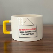 Mor Mürekkep Göt Sadece Arkada Değildir Baskılı Sarı Kulplu C Fincan