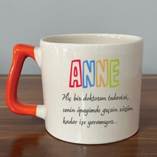 Mor Mürekkep Anne Hiç Bir Doktorun Tedavisi  Baskılı Turuncu Kulplu D Kupa