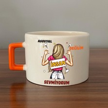 Mor Mürekkep Asosyal Değilim Insan Sevmiyorum Baskılı Turuncu Kulplu C Fincan