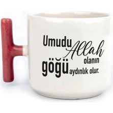 Mor Mürekkep Umudu Allah Olanın Göğü Aydınlık Olur Baskılı Kırmızı Kulplu T Kupa