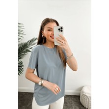 Unique Style Marka Dökümlü Tam Kalıp Rahat Kumaş Basic Tişört