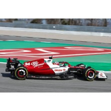 Liupo Bburago 1:43 2022 Alfa Romeo F1 Yarış Takımı C42 #24 Guanyu Zhou #77 Valtteri Bottas Alaşım Araba Pres Döküm Model Araç Oyuncak Koleksiyonu (2022 C42 No.24 W/akrilik Kutu) (Yurt Dışından)