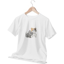 Qoeuyl Boutique Masum Kedi Dostlar Baskılı Beyaz  T-Shirt
