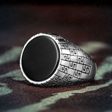 Takılingo 925 Ayar Gümüş Yuvarlak Siyah Oniks Taşlı Puzzle Işlemeli Erkek Yüzük